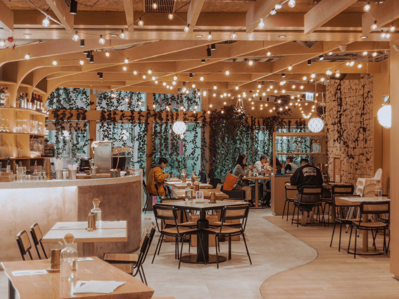 Warm, cozy restaurant dining room